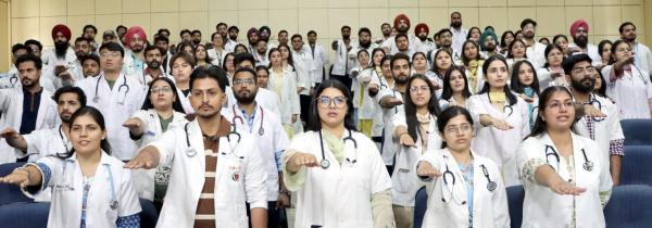 The College of Veterinary Science of Guru Angad Dev Veterinary and Animal Sciences University, Ludhiana, organized an oath-taking ceremony for 100 graduating veterinary students from the 2020 batch